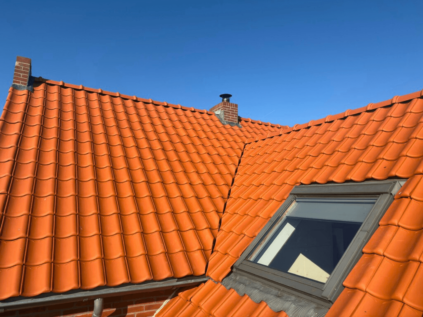 Nieuw geplaatste betonnen dakpannen