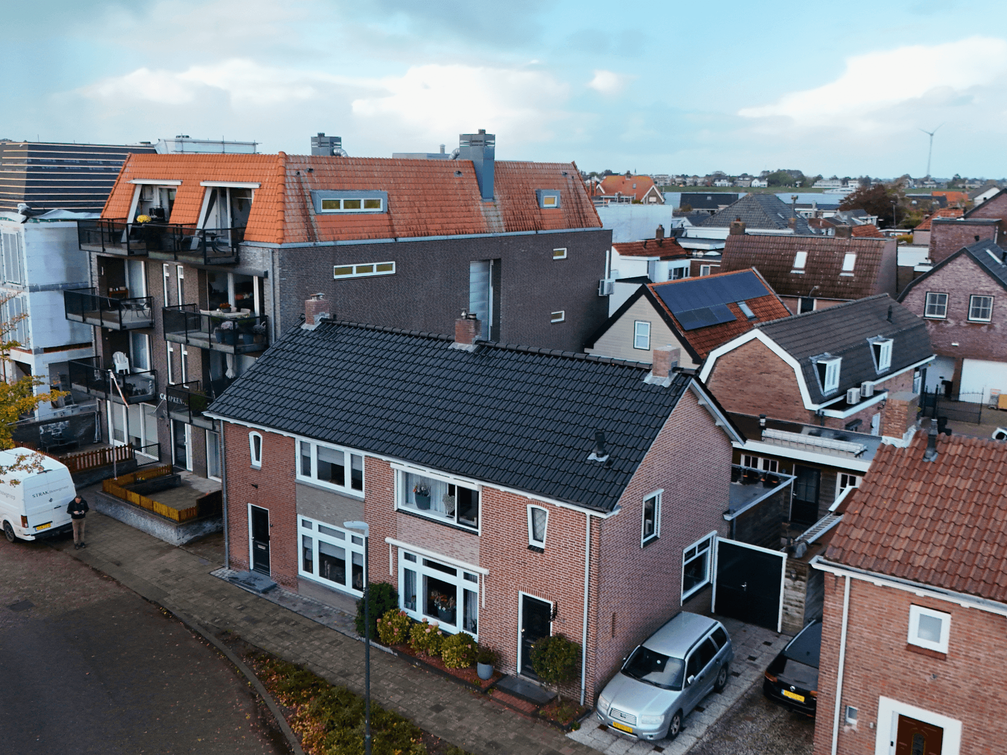 Dronebeelden van het nieuwe dak in Werkendam