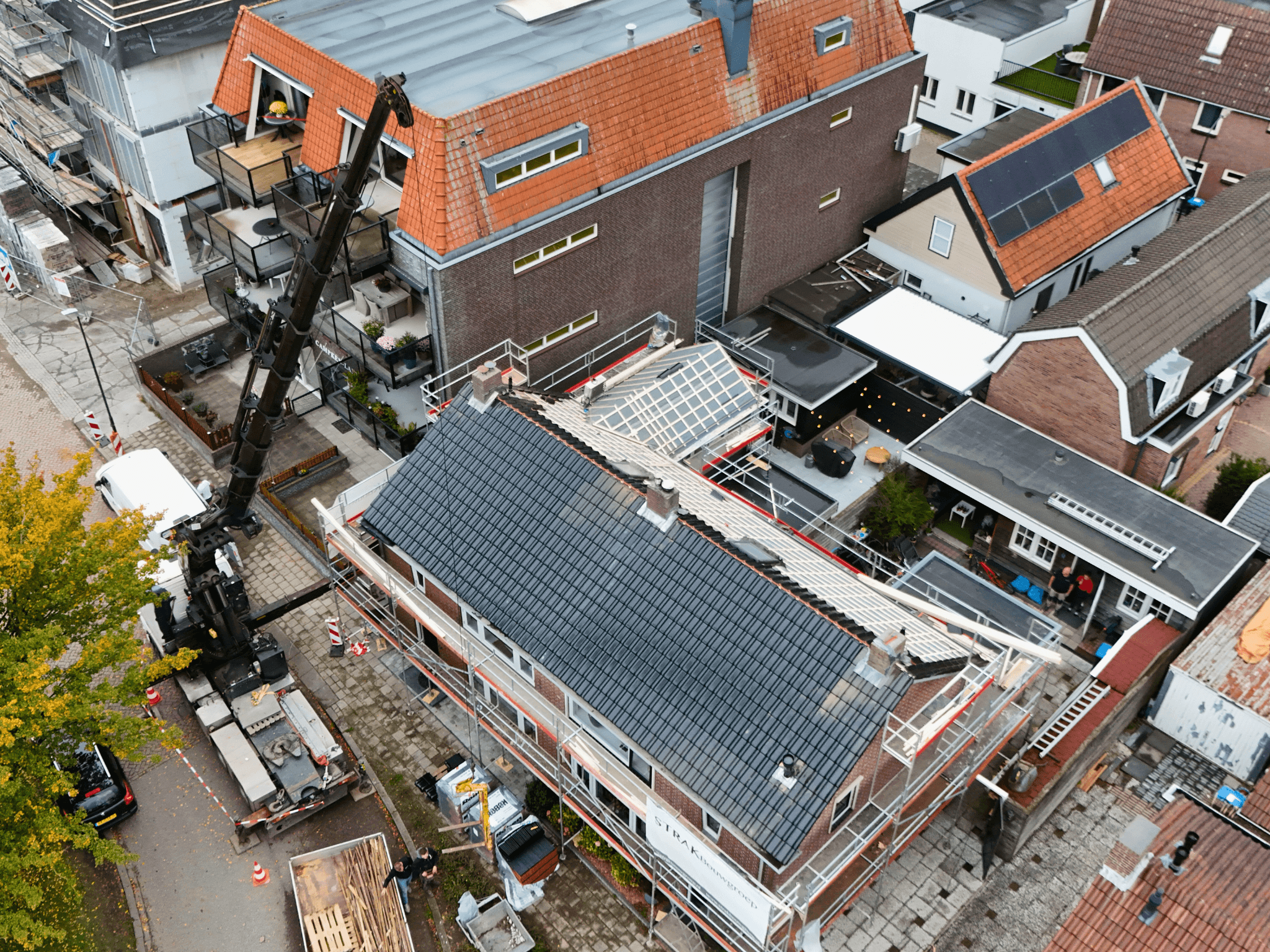 Nieuwe waterkerende onderlaag op het dak in Werkendam
