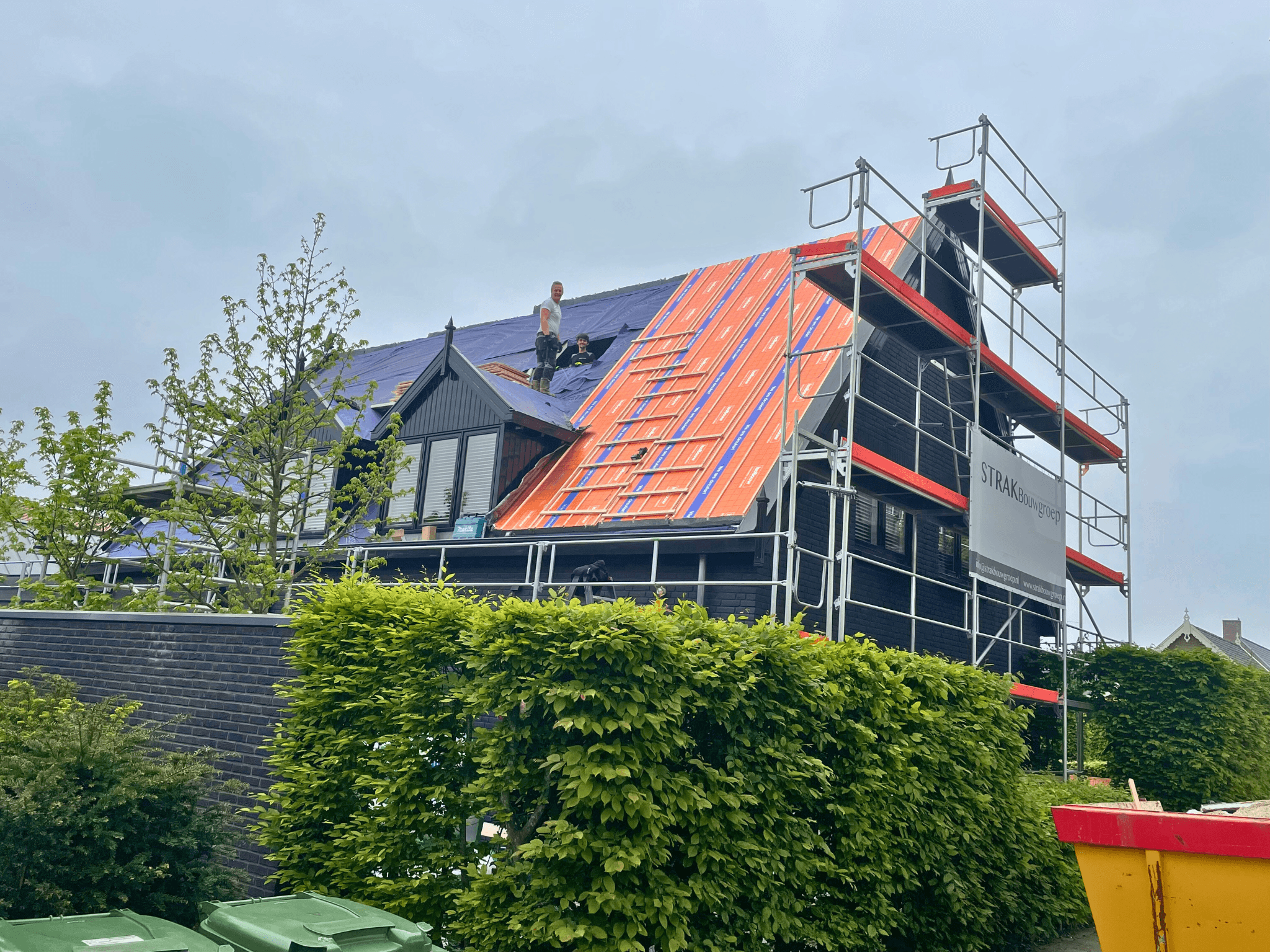 Aanbrengen van dikke isolatielaag onder nieuwe dakbedekking