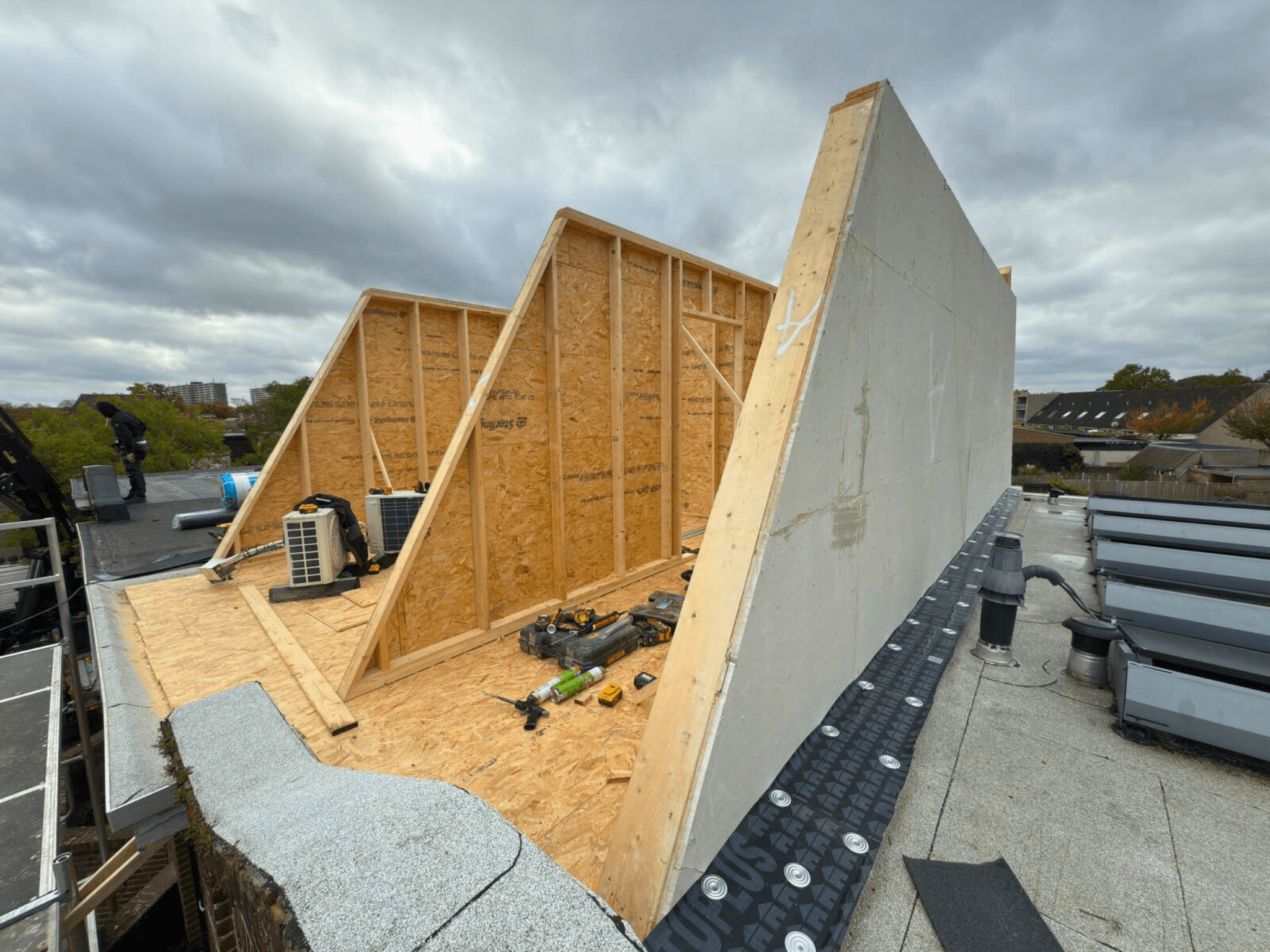 Het frame van de dakopbouw krijgt vorm