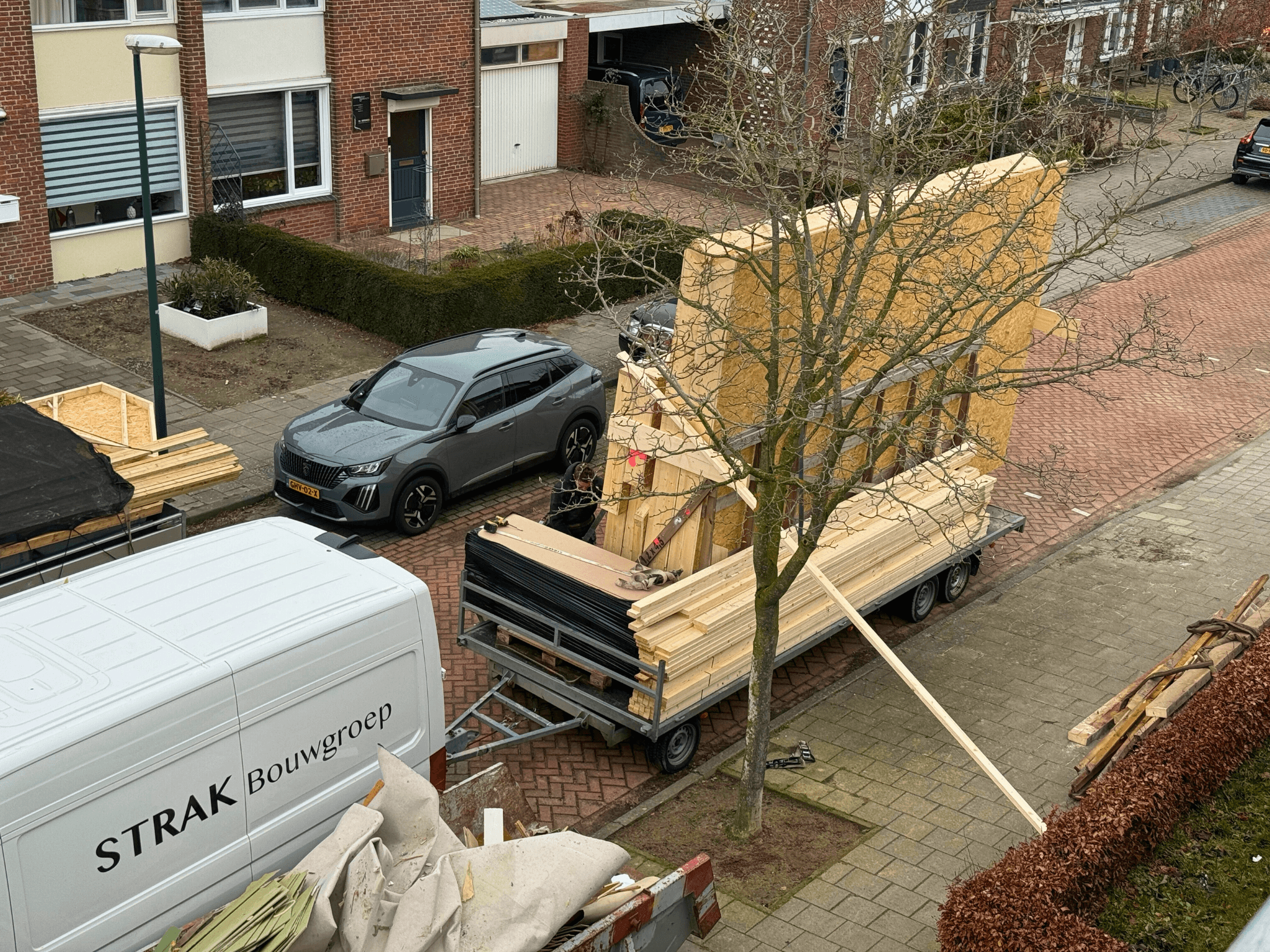 Prefab modules op de aanhanger bij aankomst