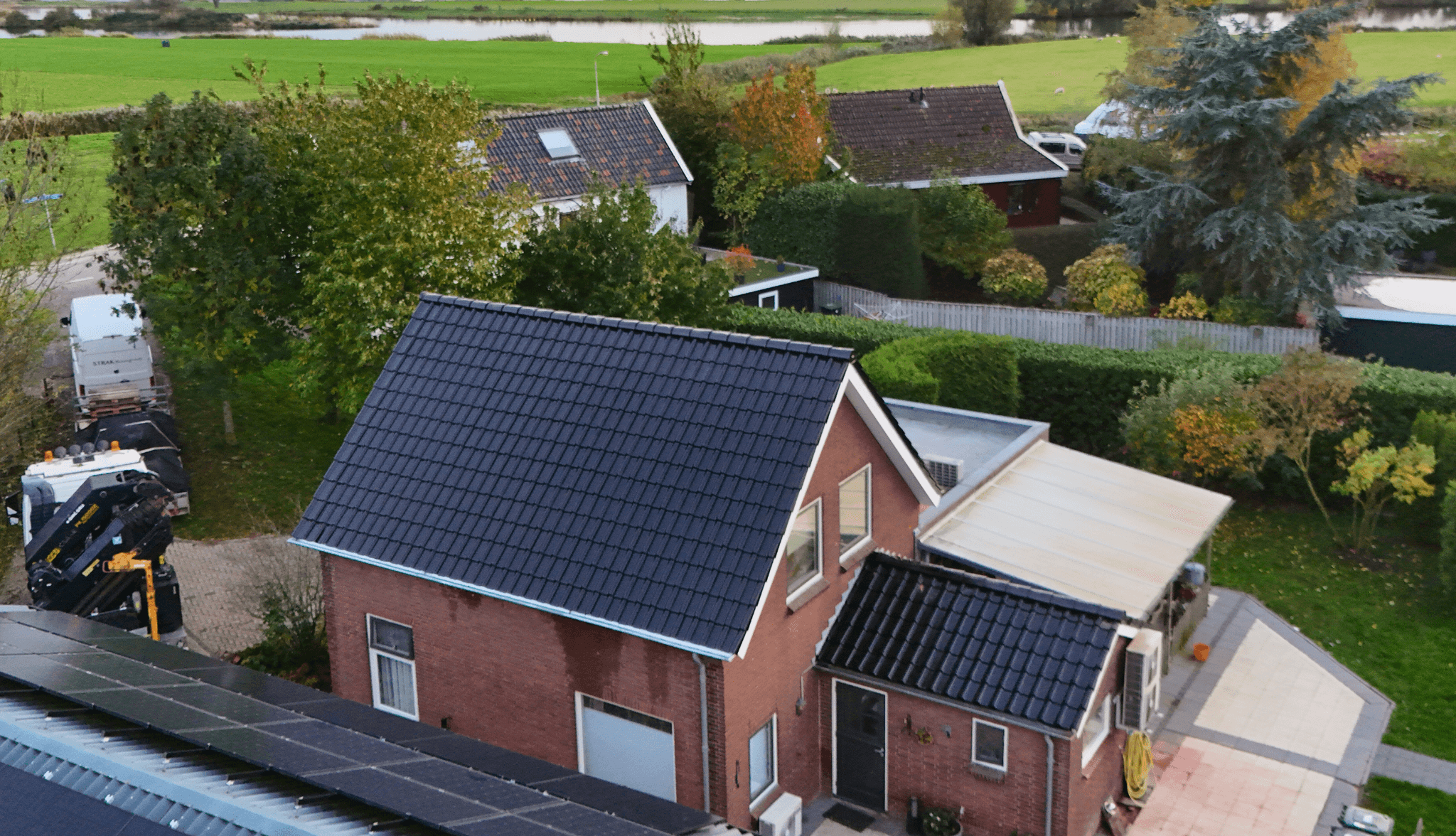 Het STRAKke eindresultaat van de dakrenovatie met PIR-isolatie in Zuilichem