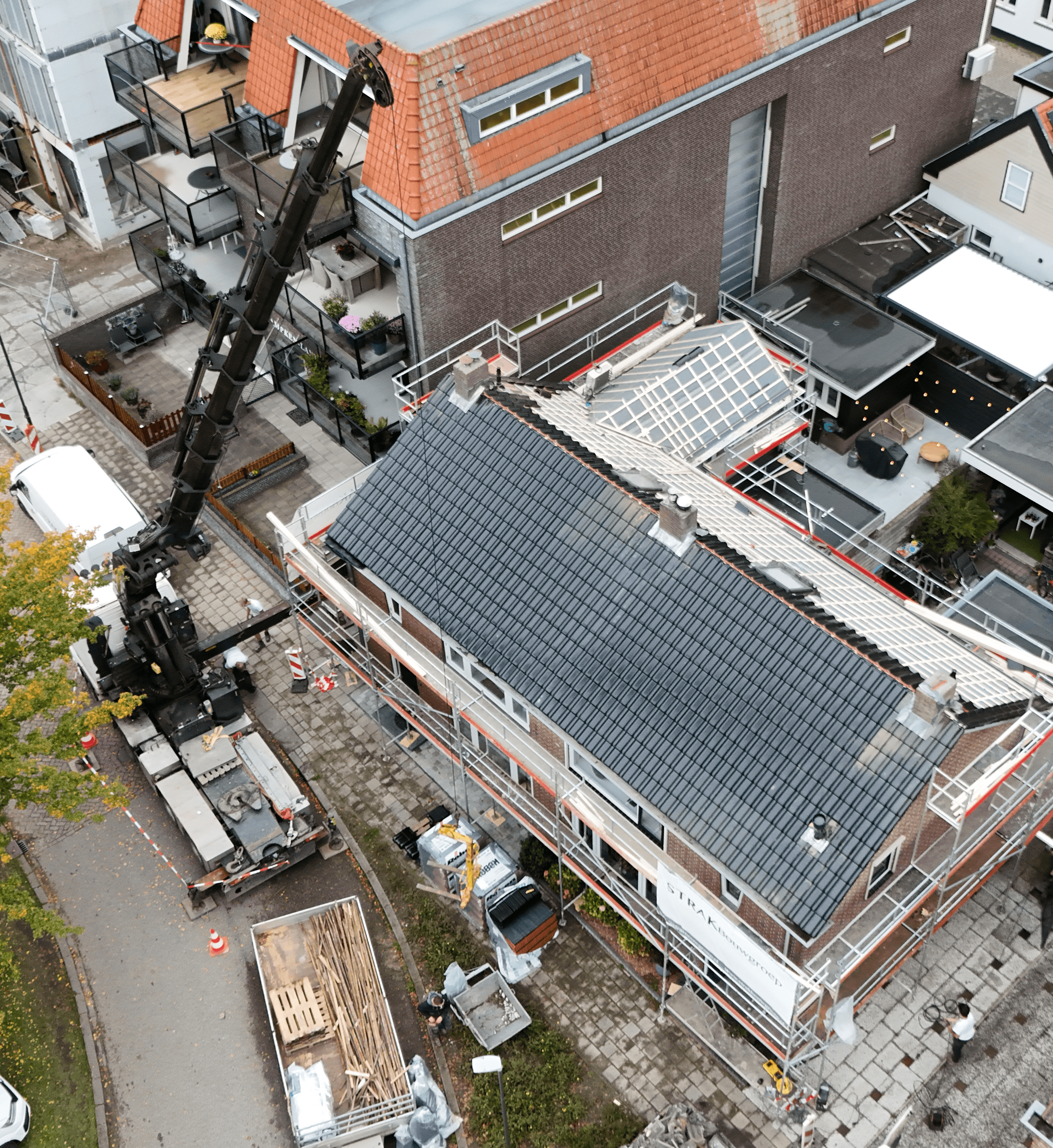 Dakbedekking vervangen met kraan in Waalwijk
