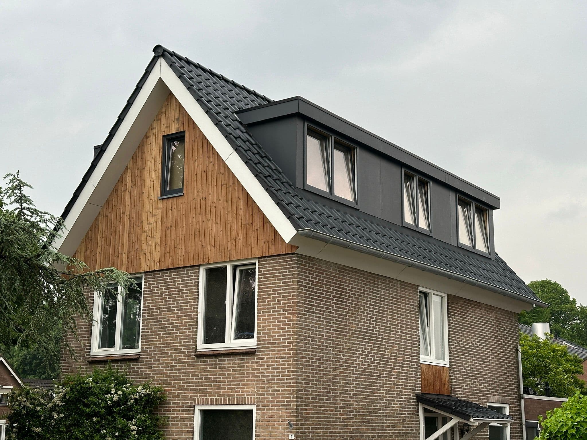 Gevelbekleding met dakkapel opbouw Oss