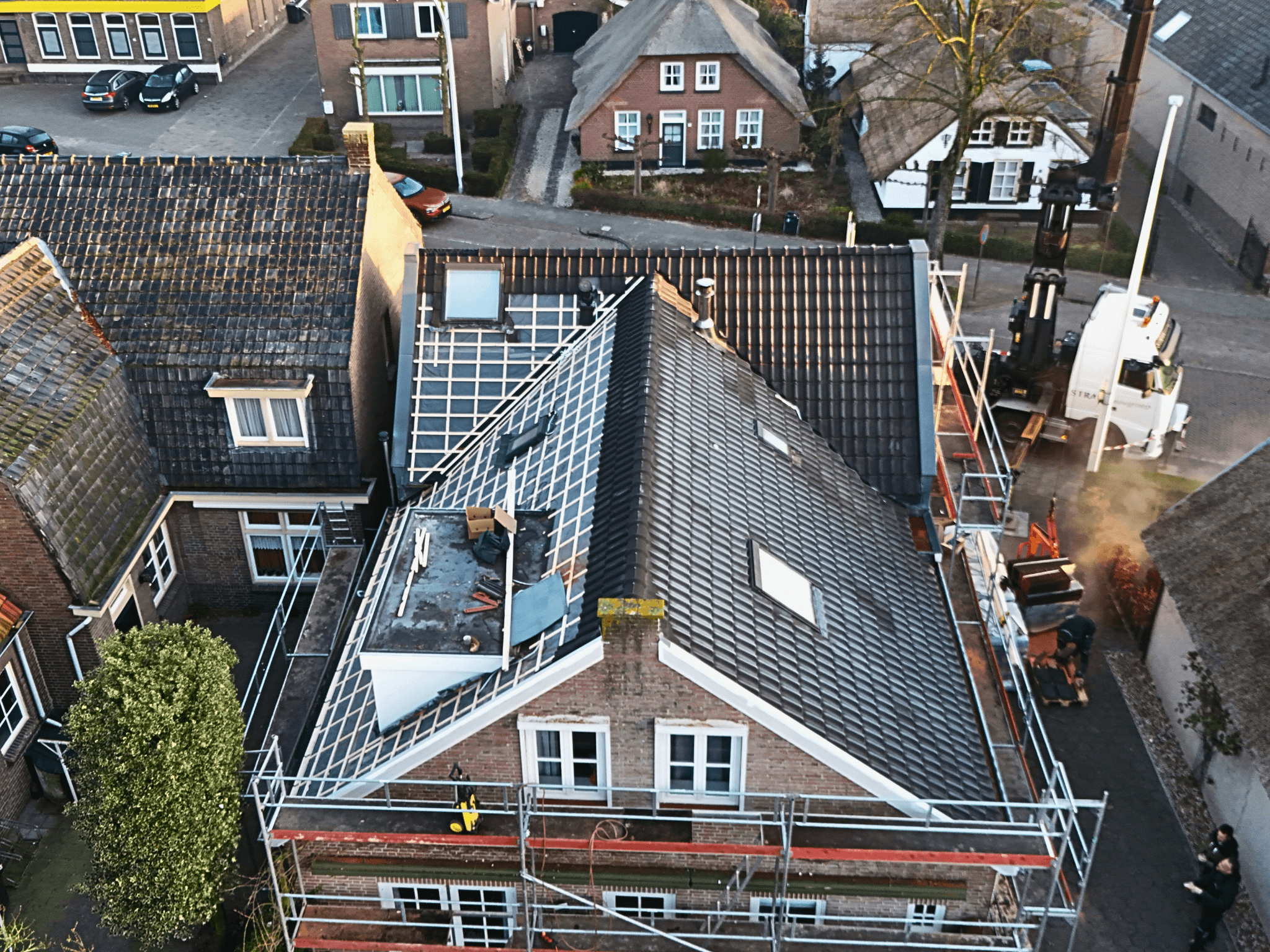 Dakrenovatie in volle gang in Drunen