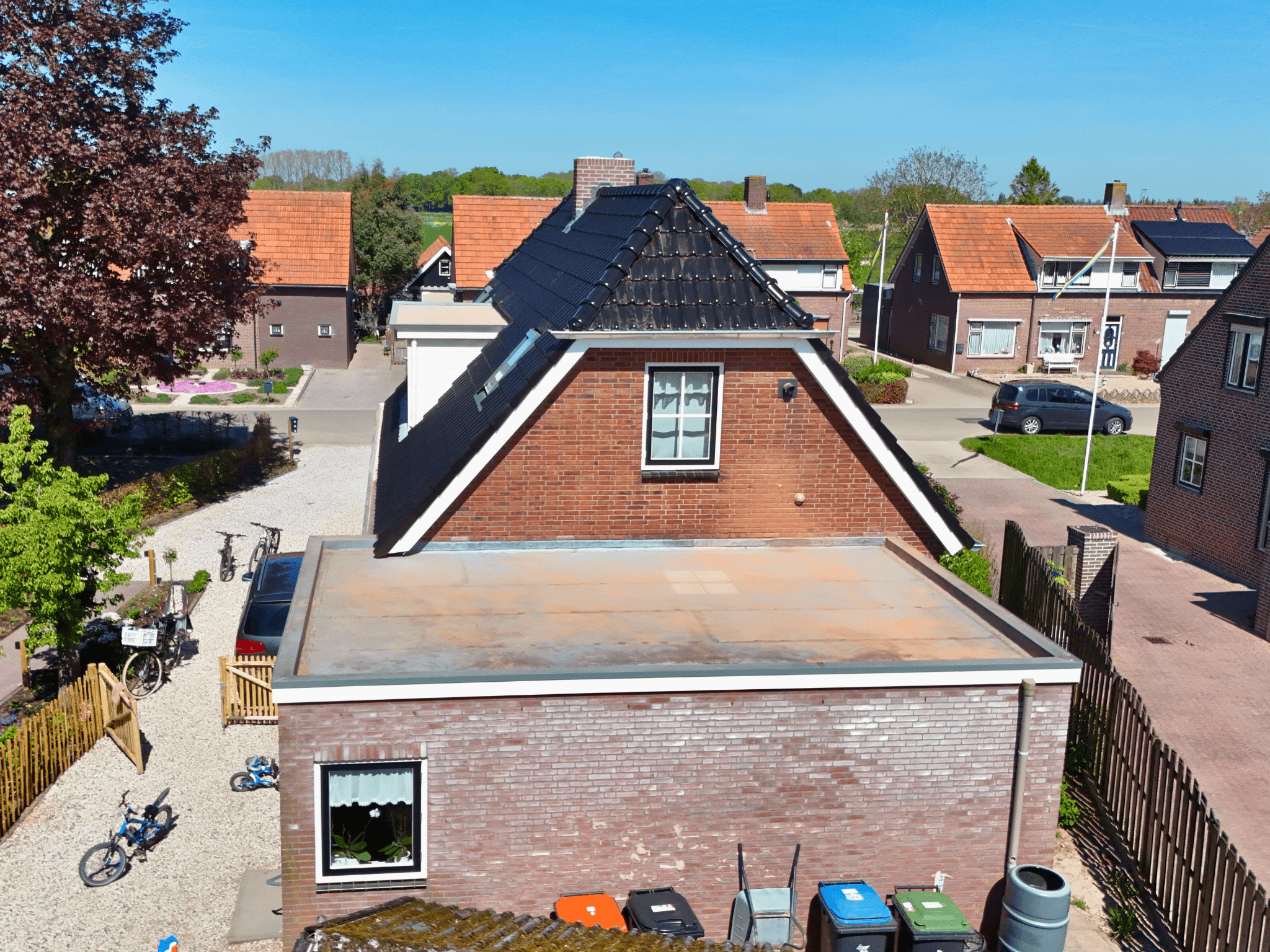Nieuw dak vanaf de achterzijde