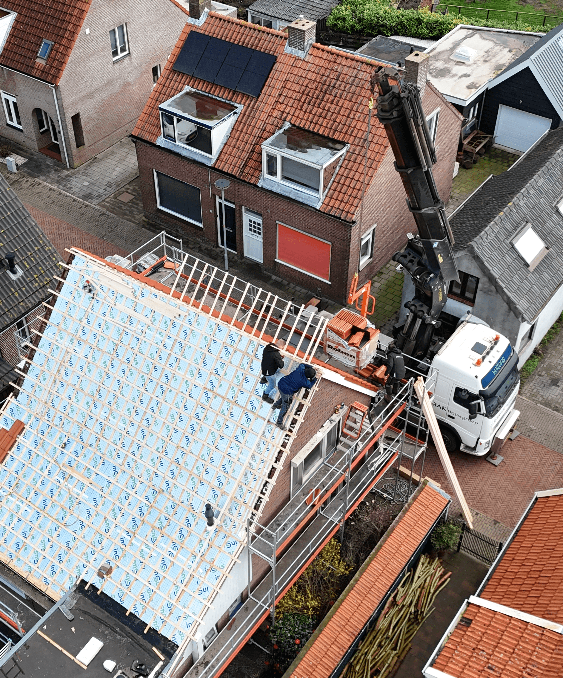 Aanbrengen isolatie Oss met kraan