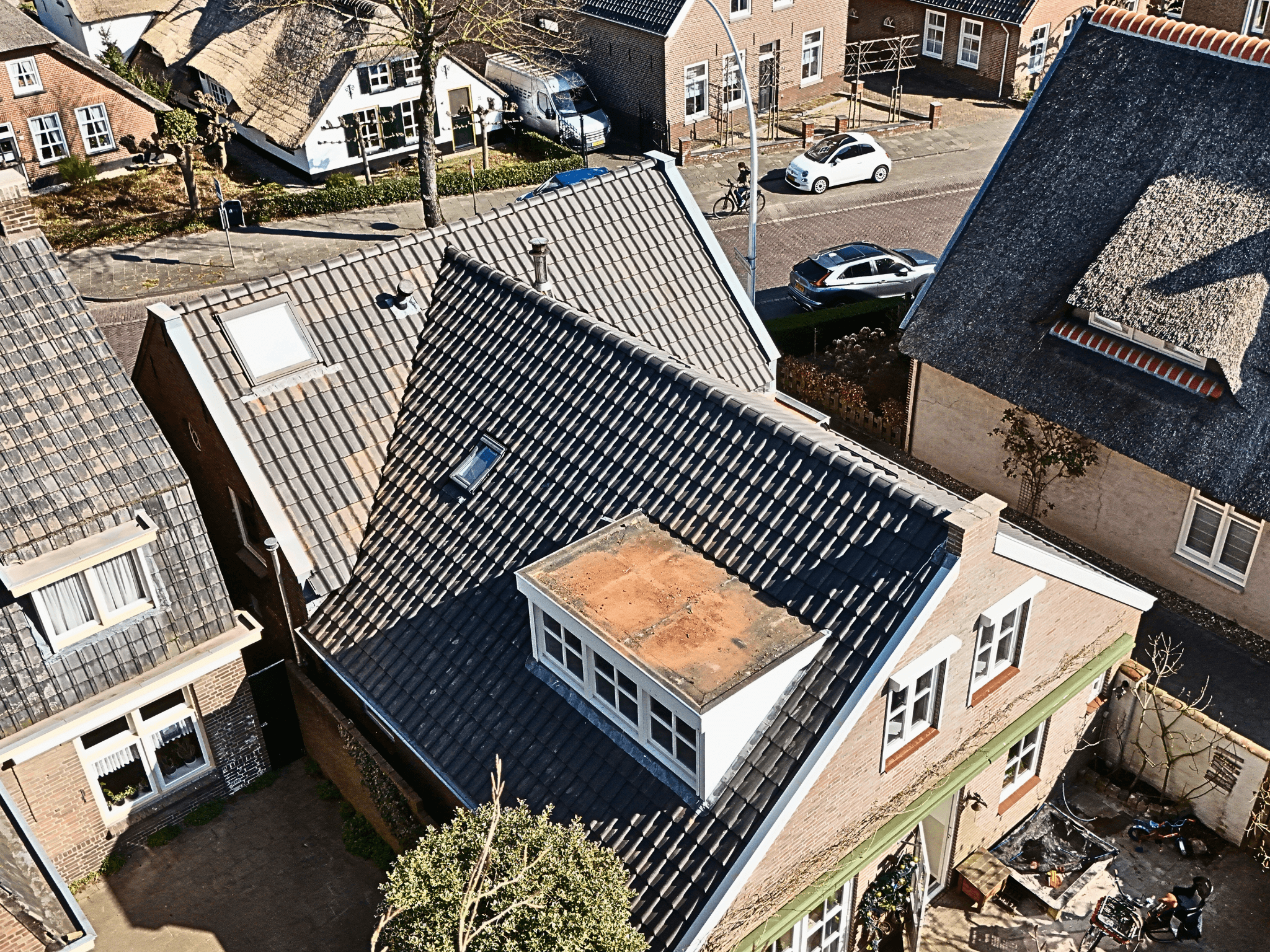 Nieuw pannendak met dakraam na renovatie in Drunen