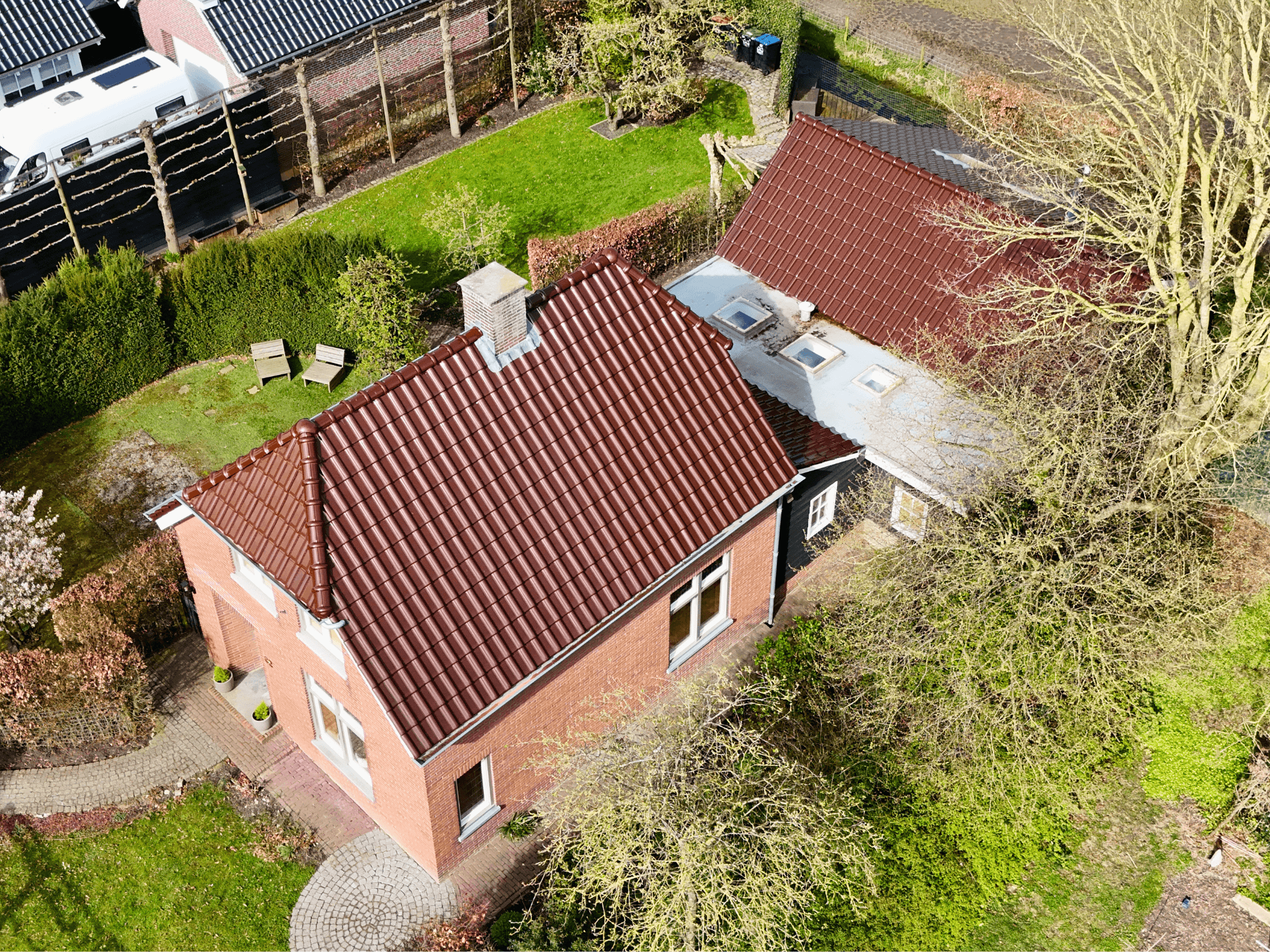 Plaatsing van nieuwe keramische pannen in Nederhemert