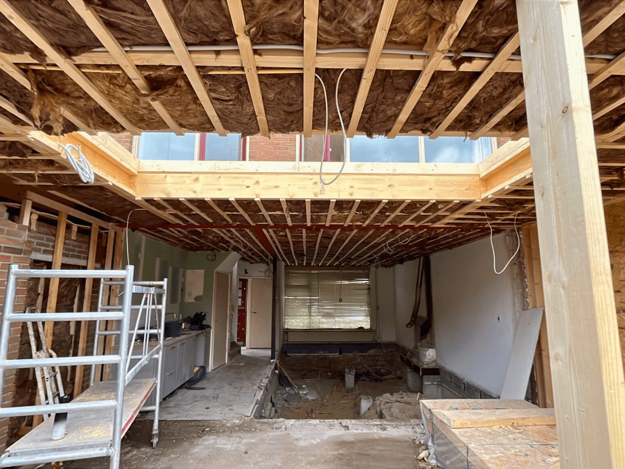 Prefab opbouw en isolatie aangebracht voor energiezuinige aanbouw