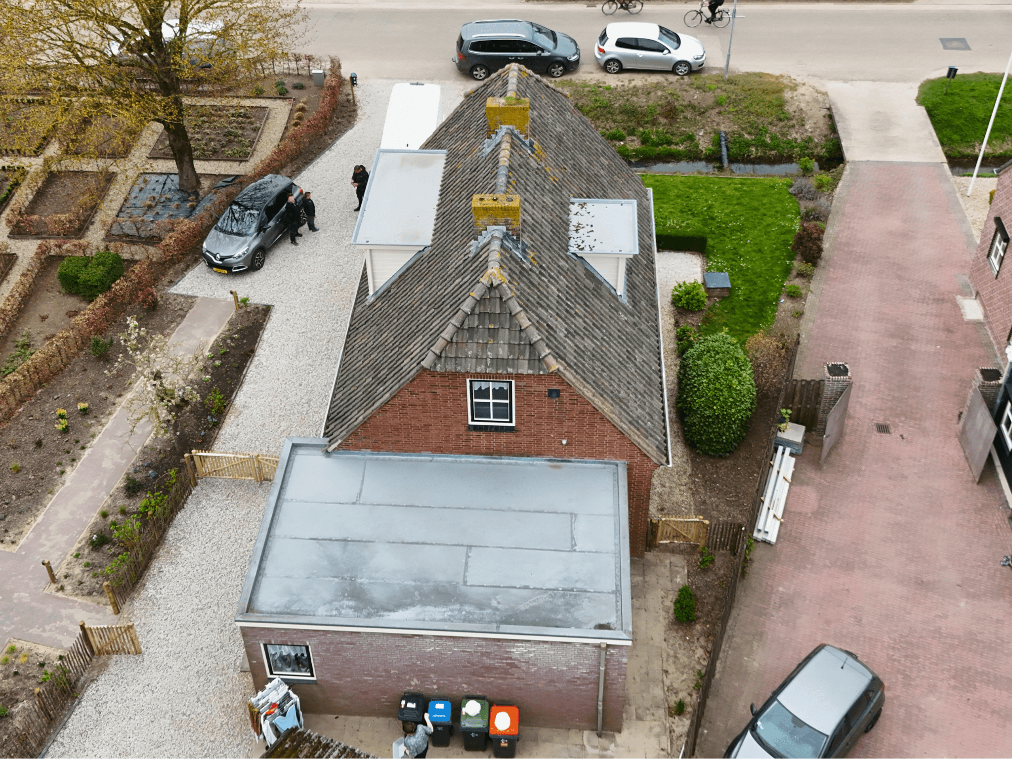 Oude dakzijde en achterzijde in Nederhemert